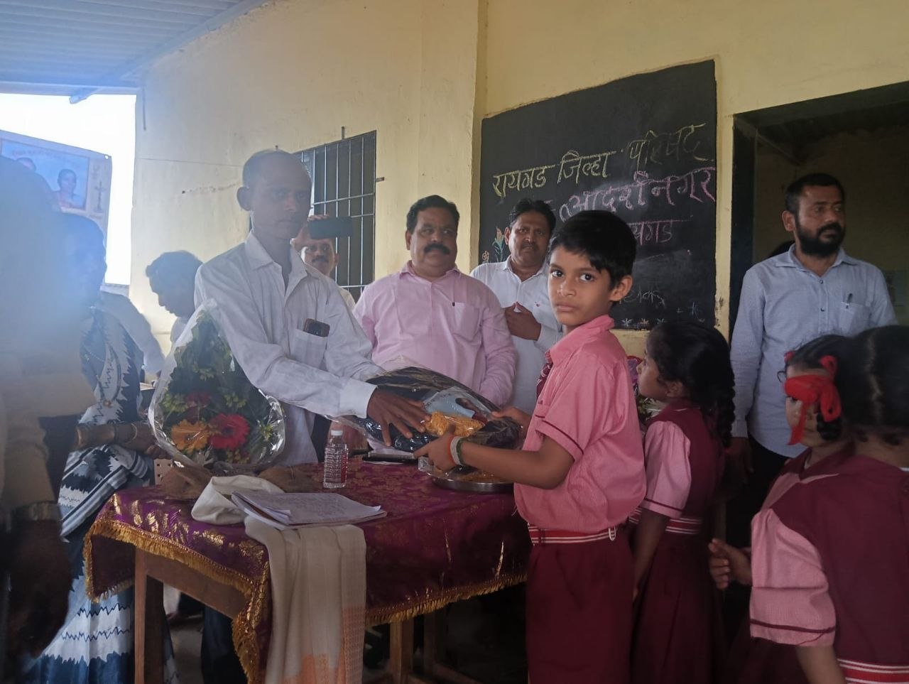 School bag distribution photo 8