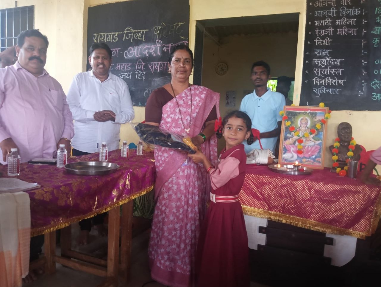 School bag distribution photo 9